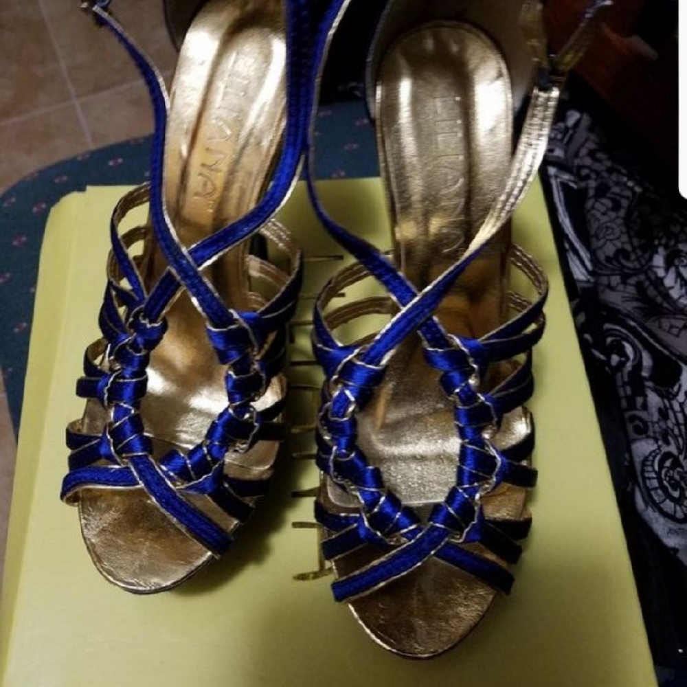 Open toe Strap Heels - Picture 4 of 8